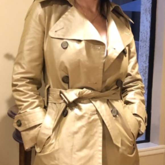 Classic Burberry Beige Metalic Trench Coat - Picture 2 of 10